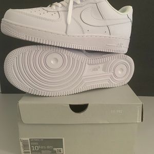 BRAND NEW CLASSIC WHITE AIR FORCE 1’s
